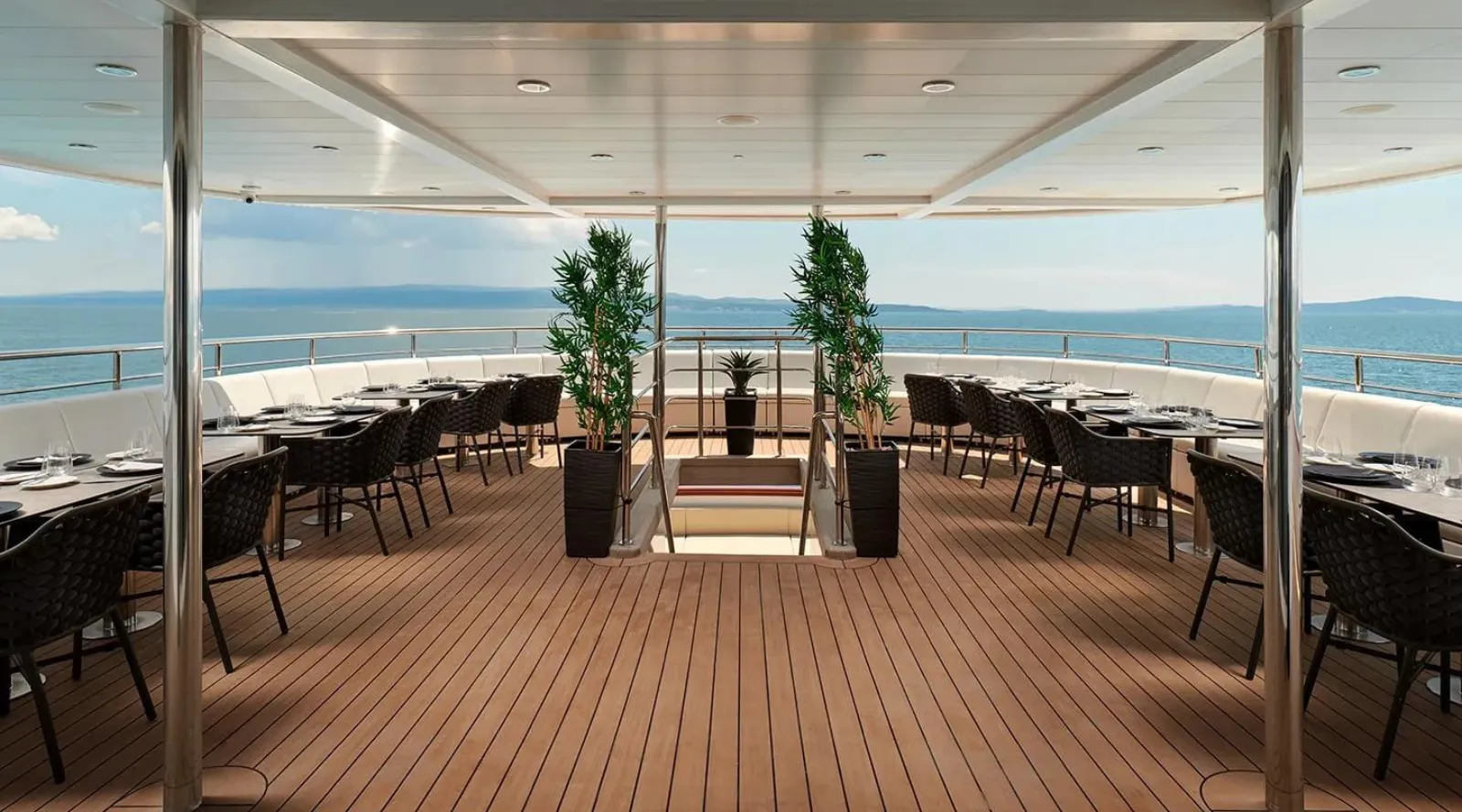 Aft deck dining on MY Ohana