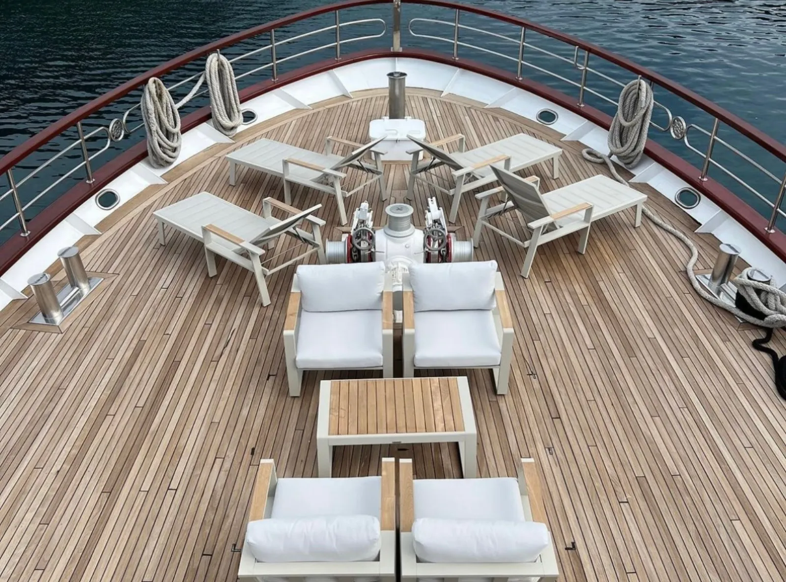 Bow deck of MY Ohana