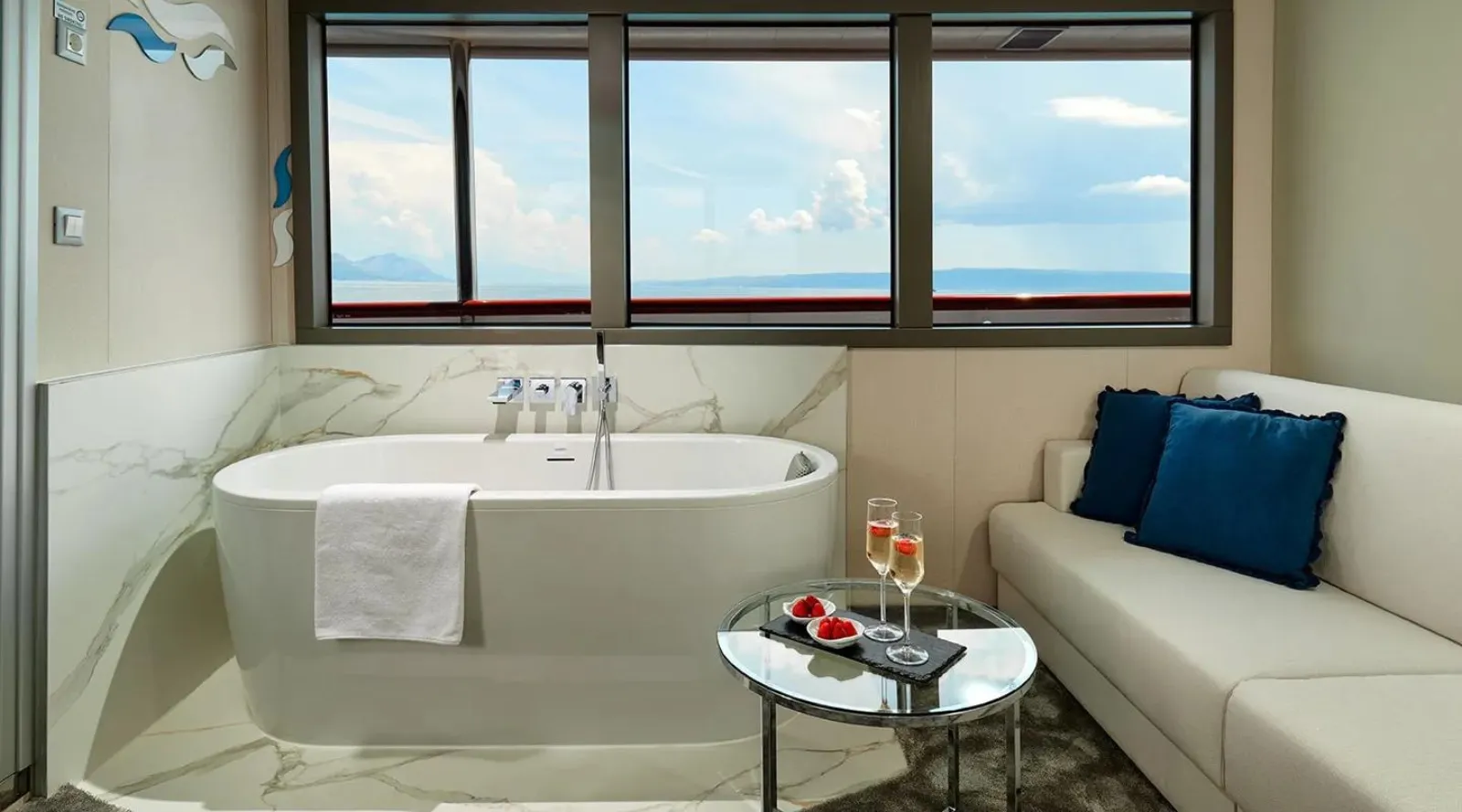 Master bathroom with bathtub on MY Ohana